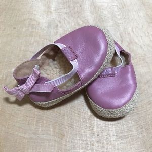 UGG Baby Shoes Leather Pink Bow New Born Size 2-3 Months